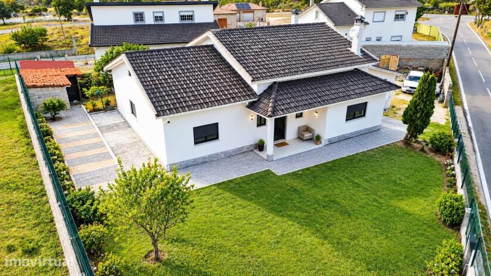 Moradia Isolada T5 com Garagem e Forno Tradicional