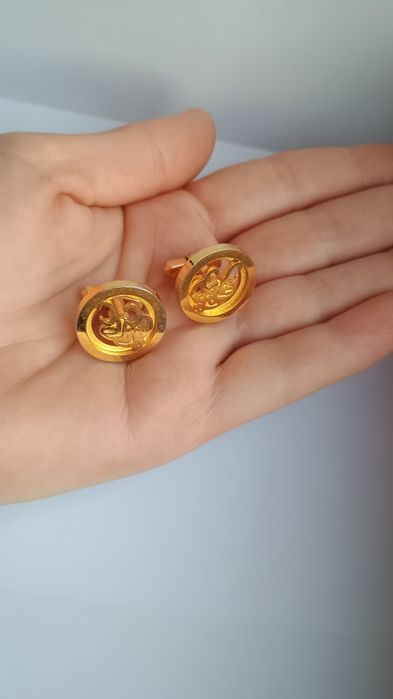 Casualowe spinki do mankietów w kolorze złotym