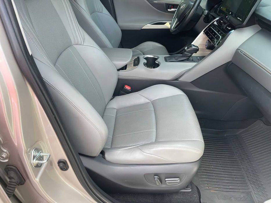 Toyota Venza Limited      2022
