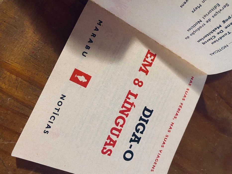 Diga-o em 8 línguas», um guia de conversação de bolso, coleção Marabout Flash, publicado em 1964