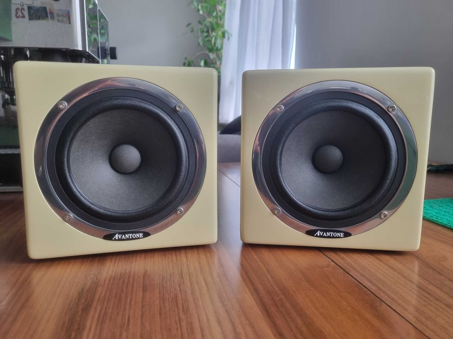 Monitory studyjne do mixu Avantone Mixcube Creme