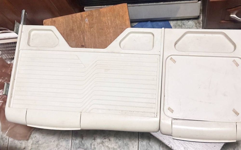 Выдвижная полка для клавиатуры и мышки