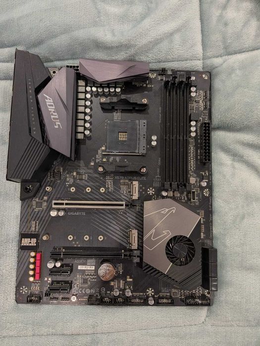 Placa-mãe Gigabyte X570 Aorus Elite + Ryzen 5600