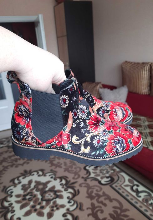 Чоботи (ботильйони) нові 38 р.