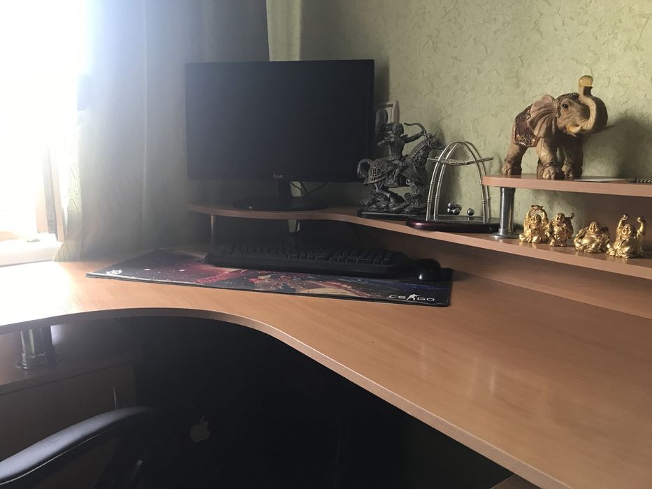 Продам письменный дизайнерский стол