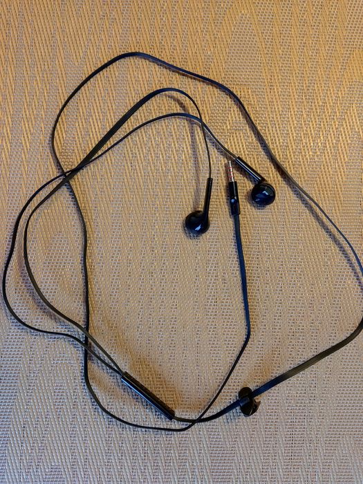 Наушники -гарнитура для телефона 3.5 мм.