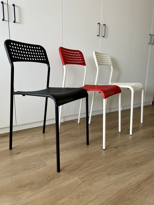 Conjunto de 3 cadeiras IKEA ADDE empilháveis – preto, vermelho e branco