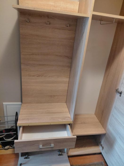 Sprzedam szafę z lustrem do przedpokoju