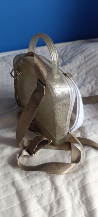 Malas, carteiras de menina