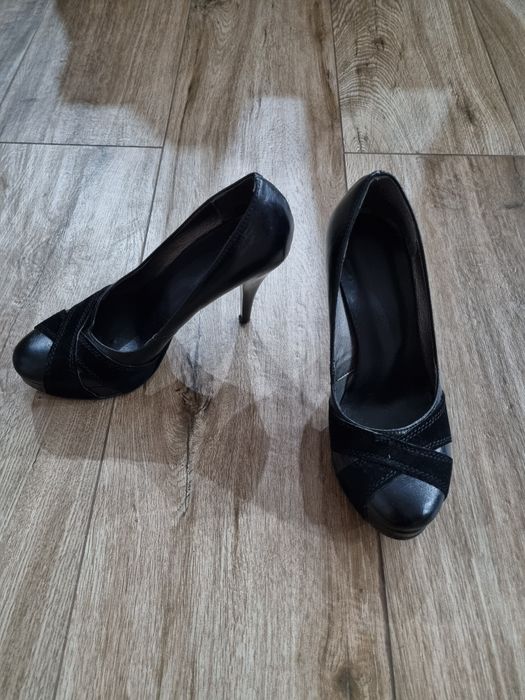 Czolenka na obcasie 36