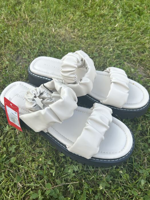 Sandały w rozmiarze 40