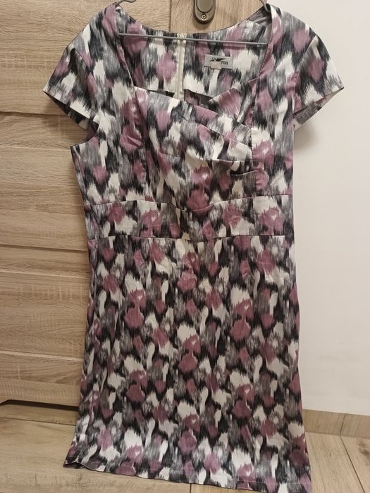 Damska sukienka dekolt karo wzory kryty suwak 48/4XL