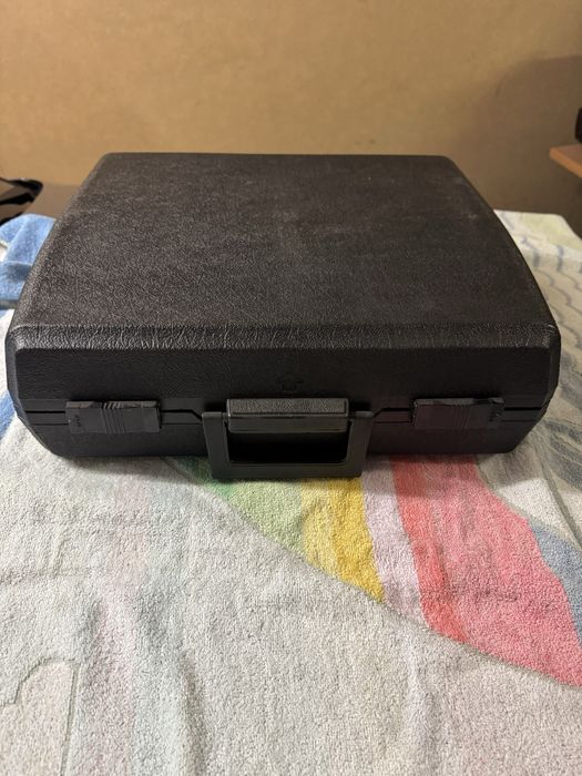 Máquina de escrever portátil antiguidade