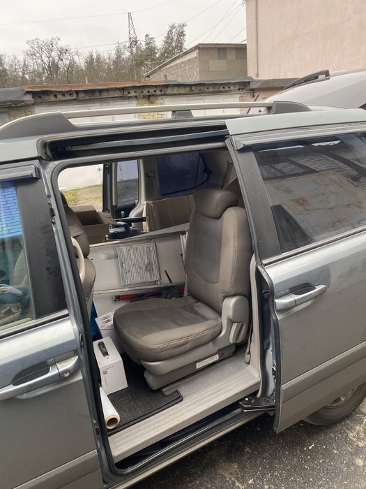 Киа карнивал  2.7 газ бензин