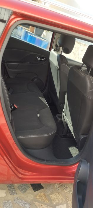 Renault Clio carrinha muito bonita e com muita qualidade .Tem garantia  de 18 meses de comum acordo . Pode ver mais pormenores em Dannycar.pt