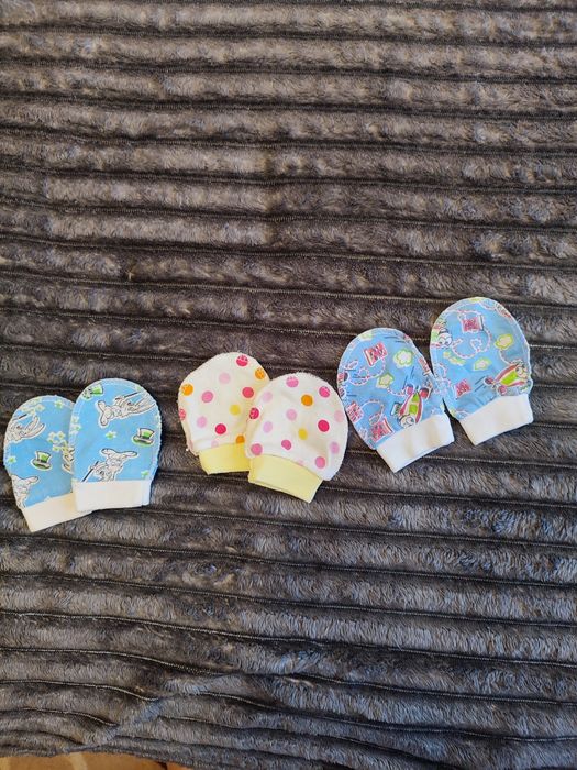 Шапочки , царапкі, кофточкі.