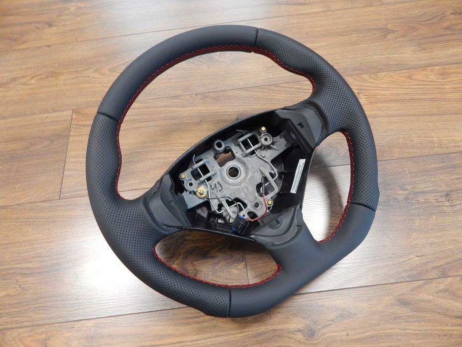 Kierownica Peugeot Partner II Citroen Berlingo II Sport czerwona nić