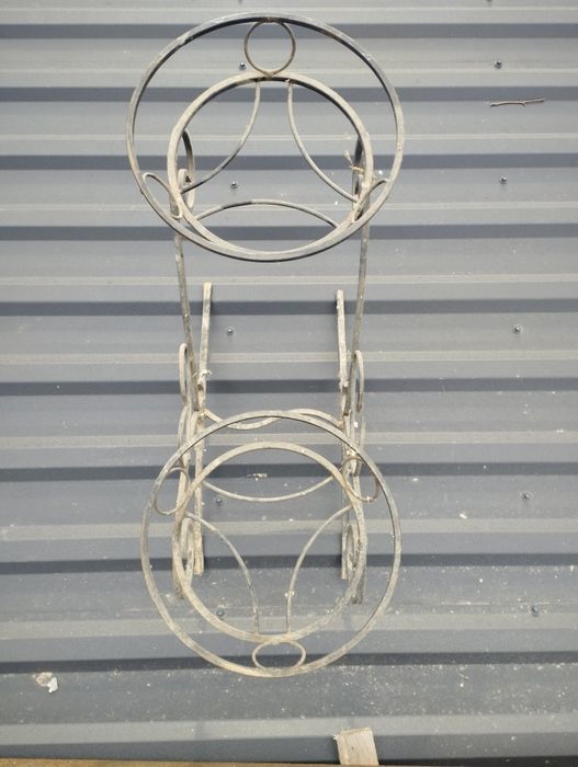 Подставка для цветов кованная.