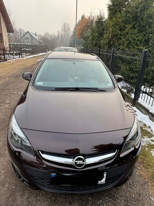 Samochód Opel Astra J sedan