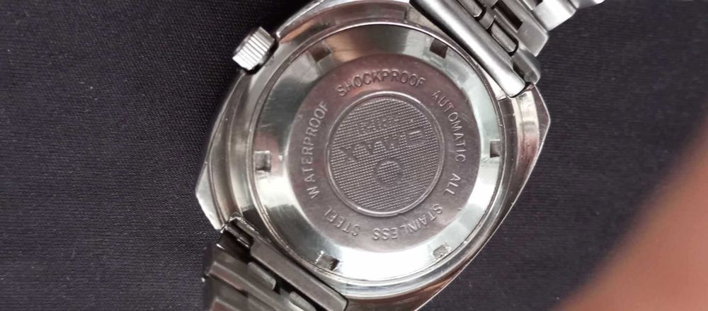 Relógio vintage Omax automático