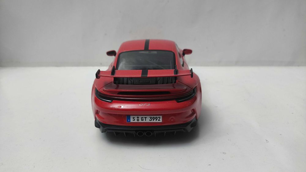 Модель Porsche 911 GT3 Maisto Red масштаб 1:18