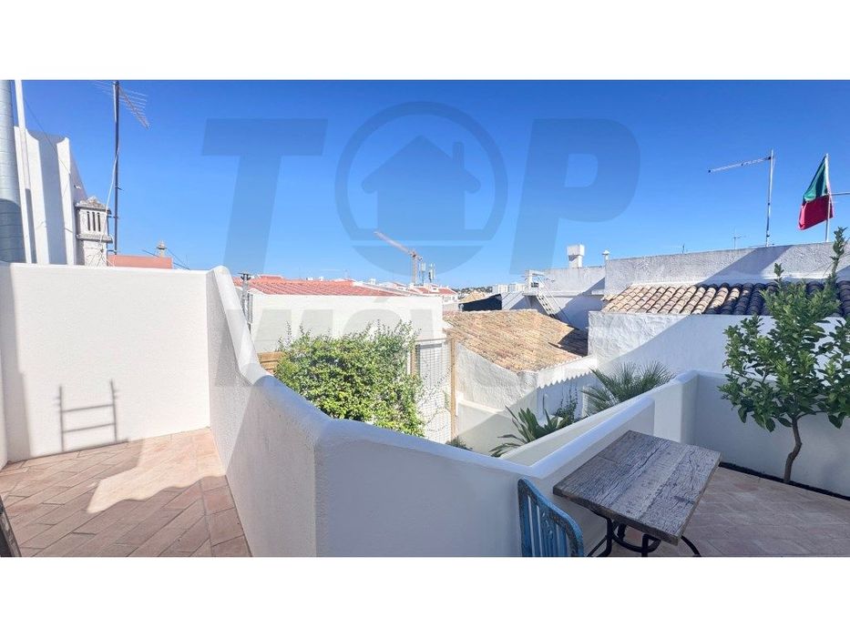 Moradia V2 reabilitada com vista para o mar - Centro Loulé - 630.000€