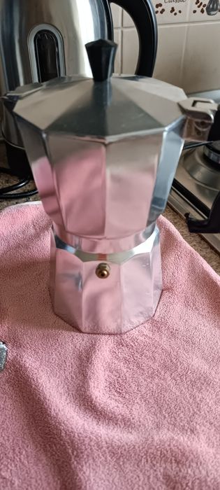 Гейзерная кофеварка новая