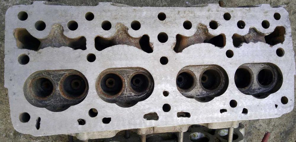 Головка двигуна на Москвич