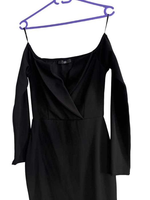 Czarna elegancka kopertowa sukienka 34 missguided offshoulder