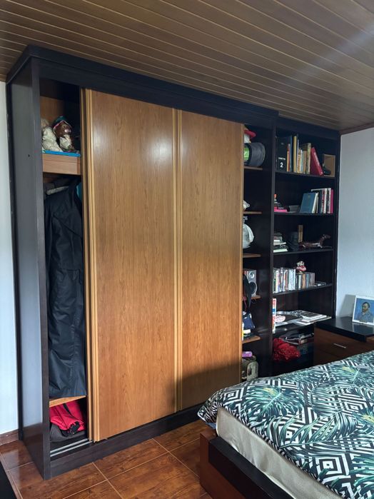 Conjunto de Quarto Completo em Madeira Maciça