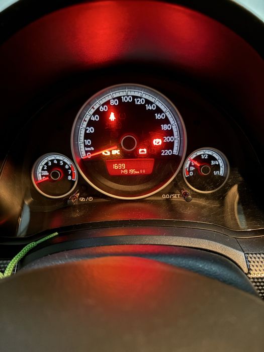 VW Up cinzento 1.0 gasolina