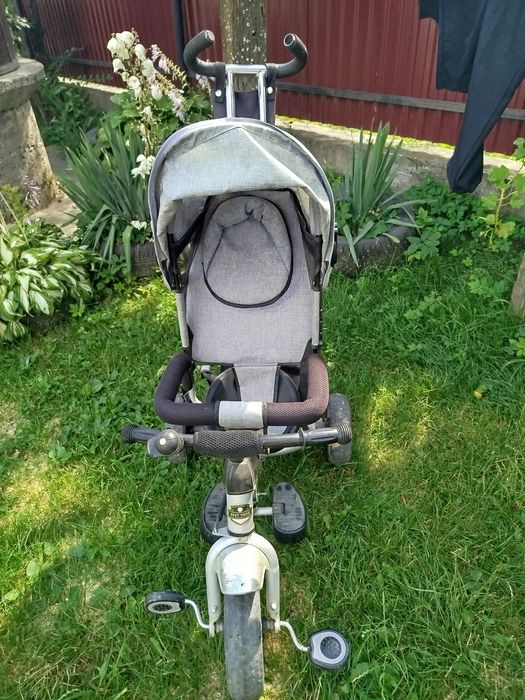 Велосипед з батьківською ручкою.