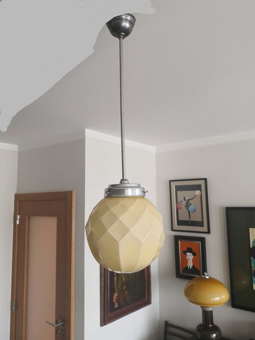 Candeeiro vintage, antigo, em vidro opalino bege