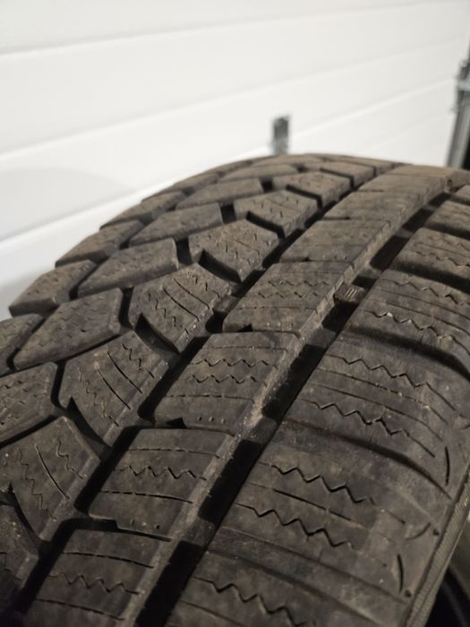 Продам шини R16  205/55