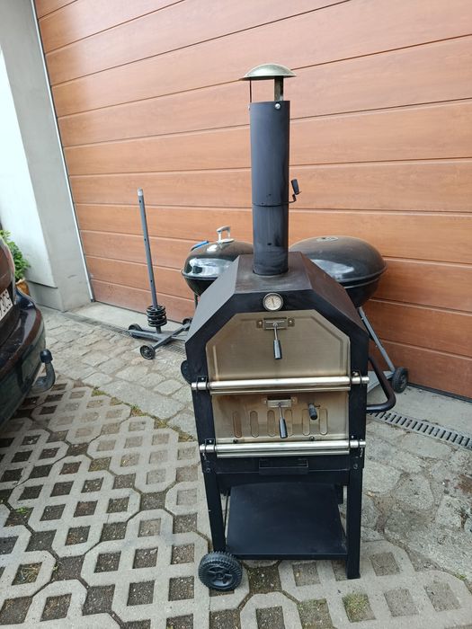 Grill węglowy,pięć do pizzy,wędzarnia.