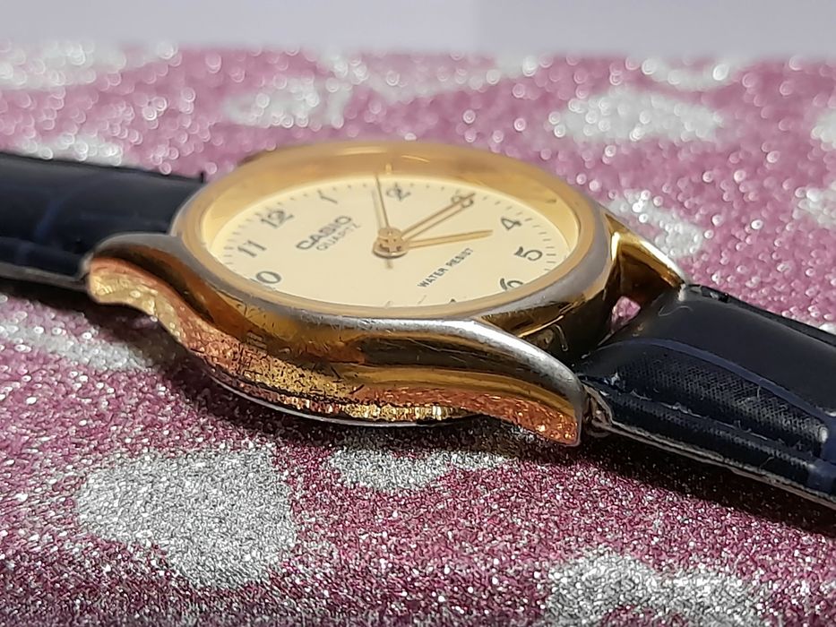 Zegarek Damski Casio złocony