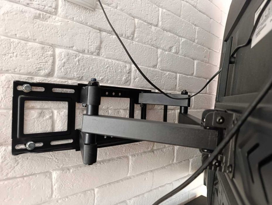 Regulowany Wieszak na Telewizor 25-70" Obrotowy Montaż