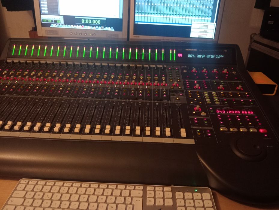 Mackie d8b +  ProBox