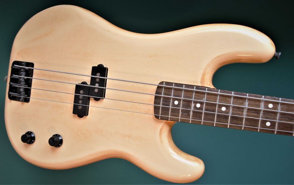 FENDER Precision bas  made in japan