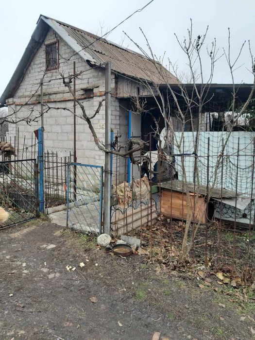 Дача із шлакоблочним будиночком