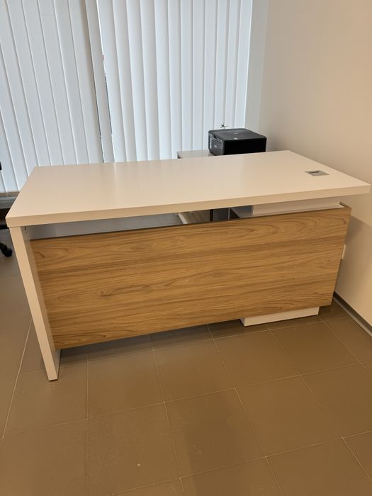 Стіл керівника кутовий 140 см терміново!