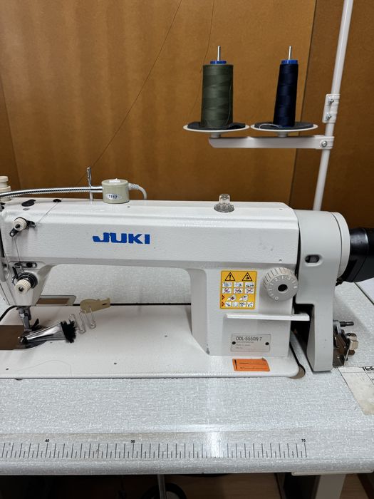 Máquina de costura industrial Juki