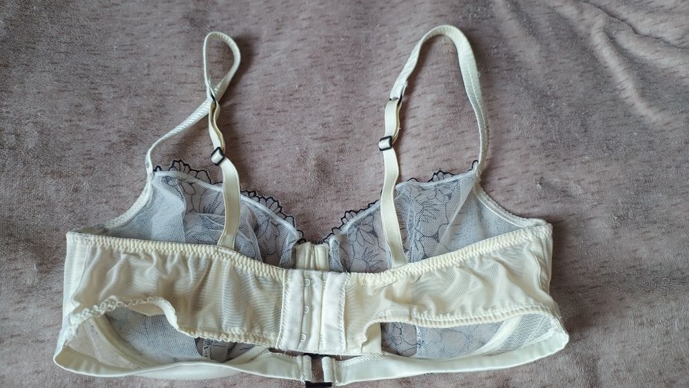 Kremowy koronkowy haftowany biustonosz Sofia Pure Joy 75D Intimissimi