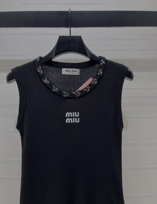 Miu Miu top damski dzianinowy elegancki bez rękawów