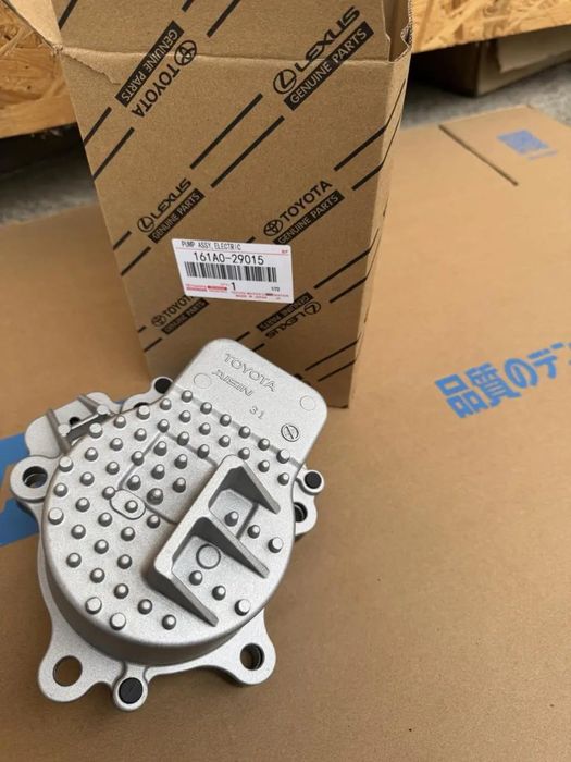 Помпа водяний насос Toyota III Yaris III Auris CT 200 1.8 161A0-29015