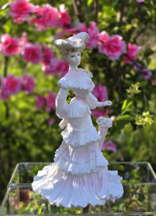 Porcelanowa figurka Lady Alice
