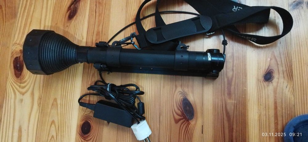 Тактический фонарь