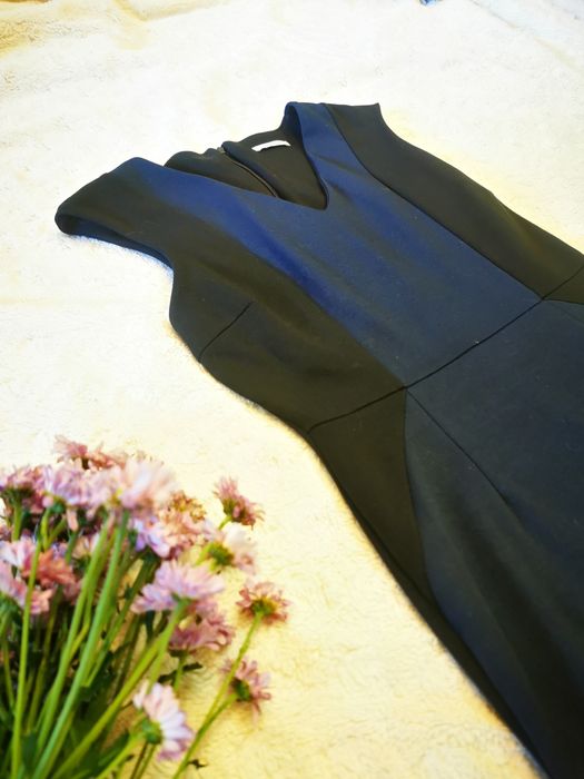 Sukienka elegancka. Rozm. M. Podkreśla talie