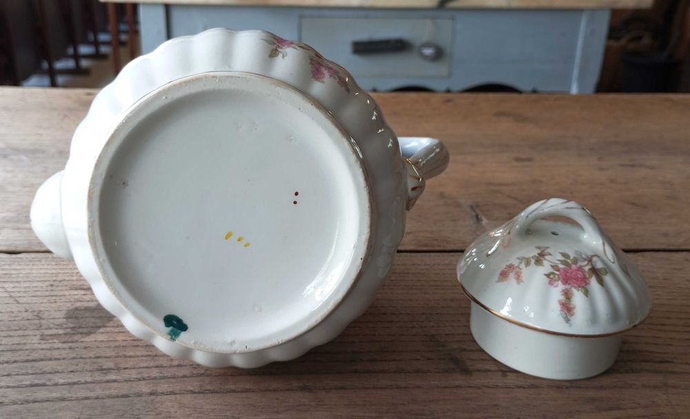 Antigo bule em faiança de Sacavém