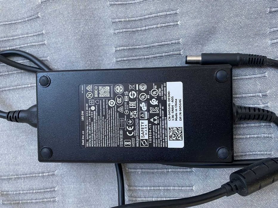 Markowy Laptop Dell E5550 + zasilacz + stacja dokująca